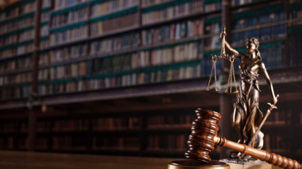İşçinin işe devamsızlığı sebebiyle iş sözleşmesinin feshi