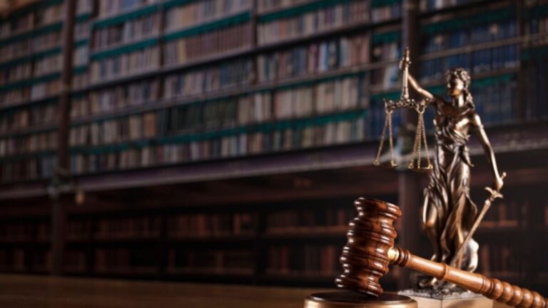 İşçinin işe devamsızlığı sebebiyle iş sözleşmesinin feshi